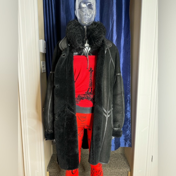 Reversible shearling coat - Picture 7 of 9